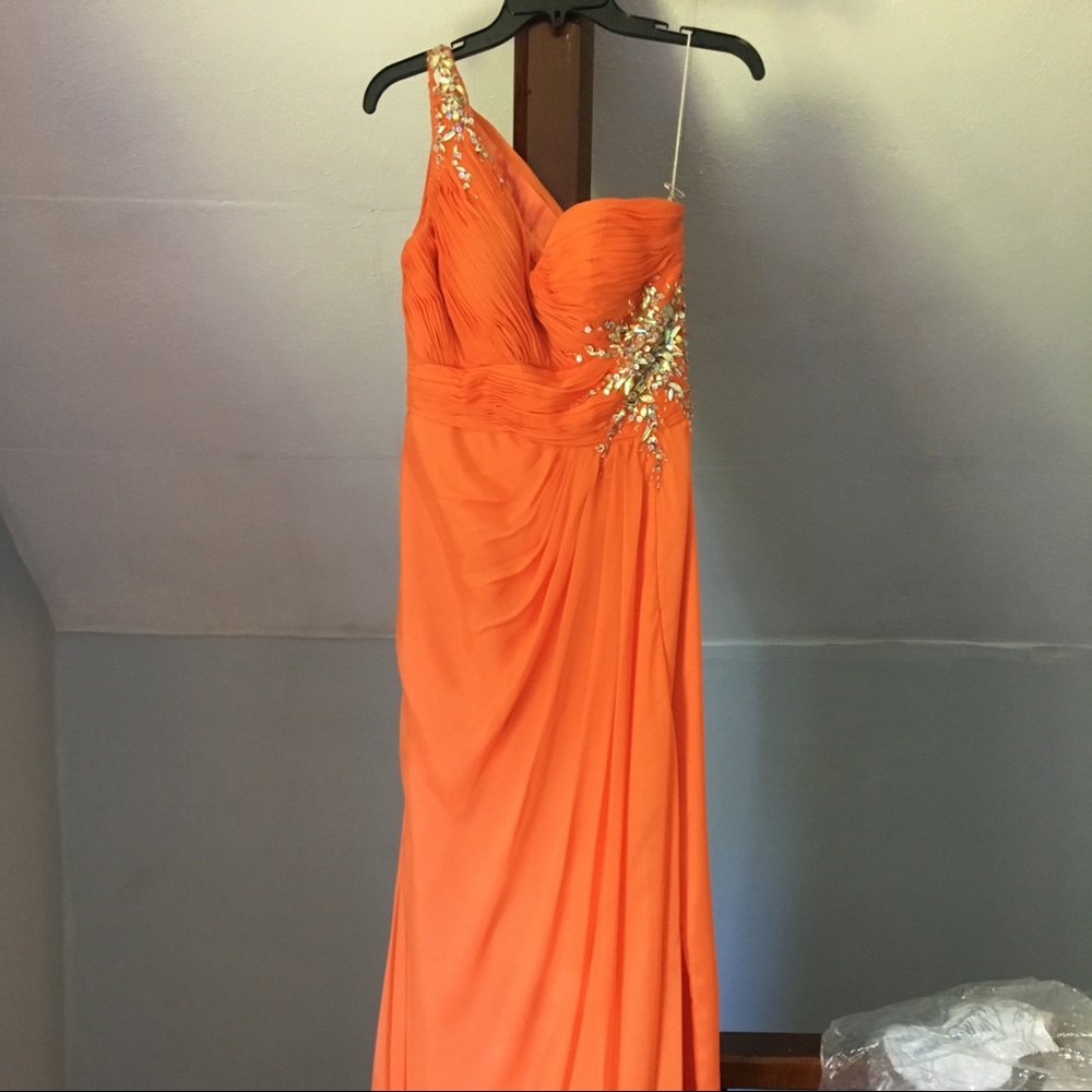Prom dress! - Picture 2 of 4